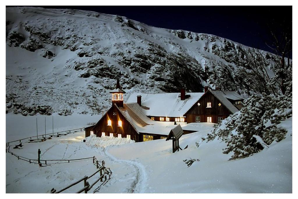 Hostel Schronisko Pttk Samotnia Karpacz Exterior foto