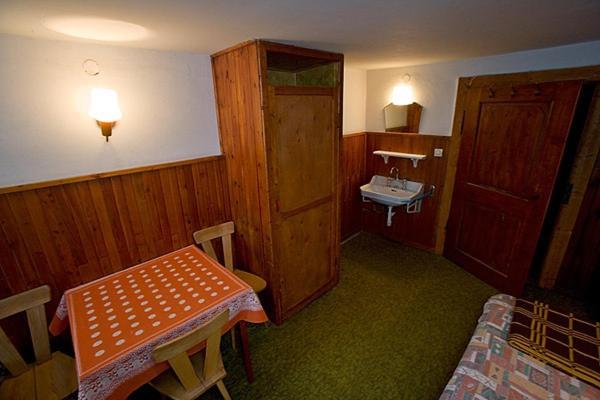 Hostel Schronisko Pttk Samotnia Karpacz Zimmer foto